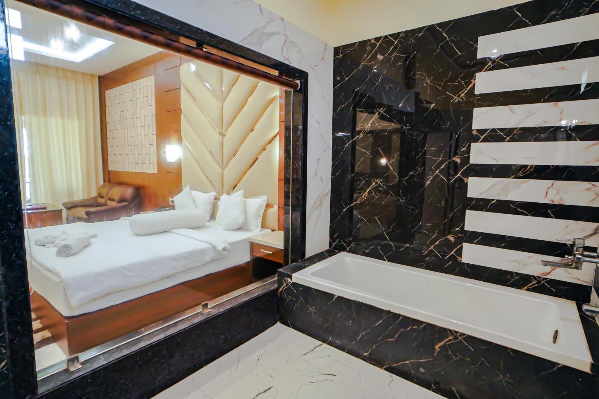 Prasant On Beach Resort !! Lift - Wifi -Restaurant-Parking Facilities-Newly Decorated Room !! Mandarmani Exteriör bild