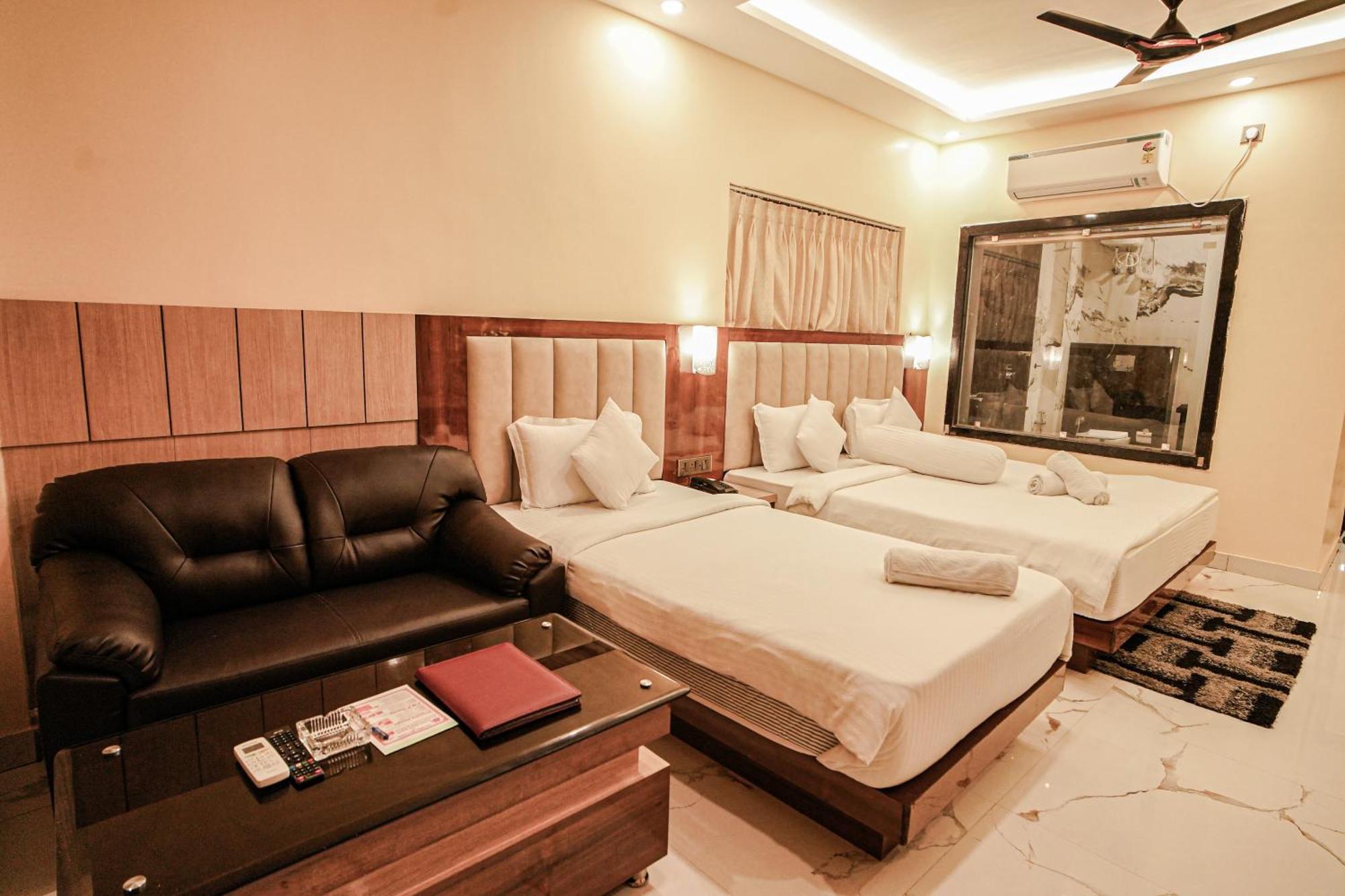 Prasant On Beach Resort !! Lift - Wifi -Restaurant-Parking Facilities-Newly Decorated Room !! Mandarmani Exteriör bild