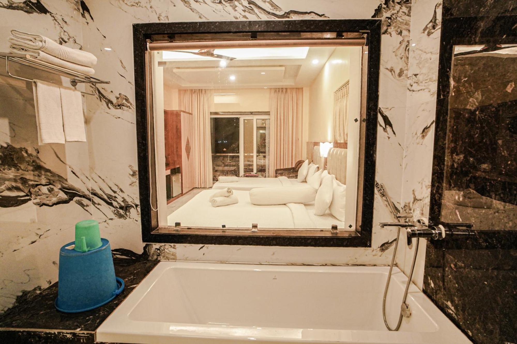 Prasant On Beach Resort !! Lift - Wifi -Restaurant-Parking Facilities-Newly Decorated Room !! Mandarmani Exteriör bild