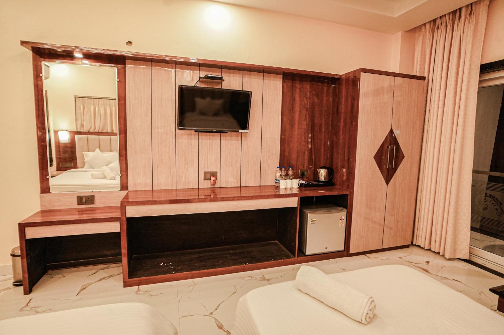 Prasant On Beach Resort !! Lift - Wifi -Restaurant-Parking Facilities-Newly Decorated Room !! Mandarmani Exteriör bild